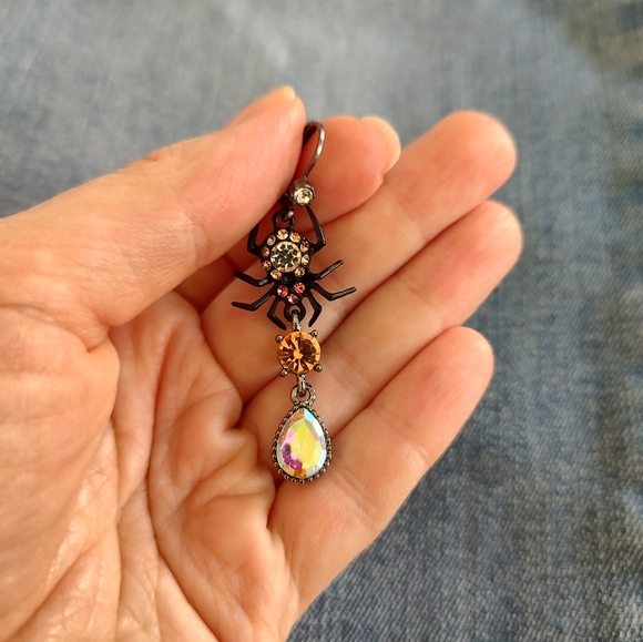 Betsey Johnson spider earrings Halloween - Picture 4 of 4
